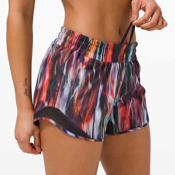 Lululemon | Hotty Hot Short II Size 4 - Picture 1 of 8